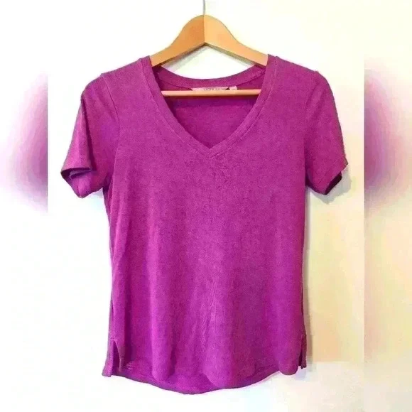 Athleta lightweight V-neck T-shirt magenta, XS - Picture 1 of 4